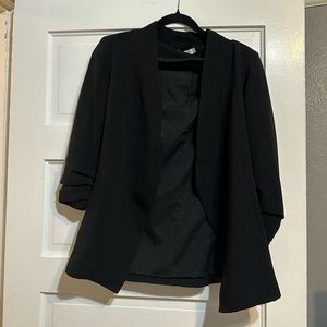 Mod ref black blazer with gathered sleeves.